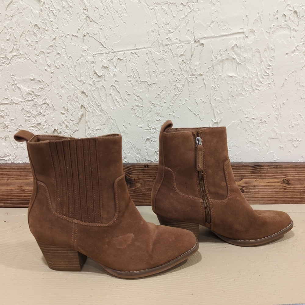 Universal Thread Target Brown Ankle Boots - Women's Size 6.5 Low Heel 2 Inch